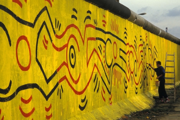 MURALE DI BERLINO  Keith Haring - 1986 - arte contemporanea